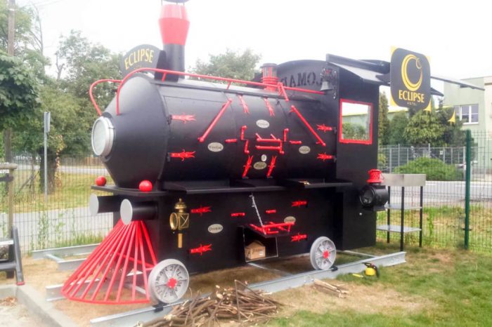 image Steam train-shaped barbeque  FLOMAR2 Steam train-shaped barbeque grill/smokehouse ...