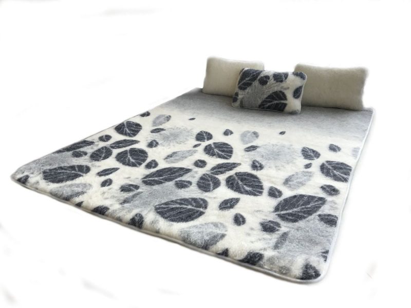WOOLLEN BED LINEN 