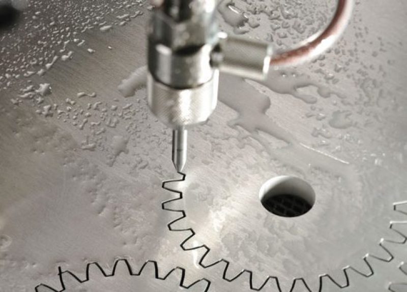 METALS CUTTING WITH WATER JET