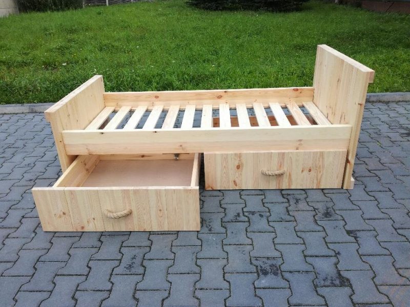 WOODEN BEDS 