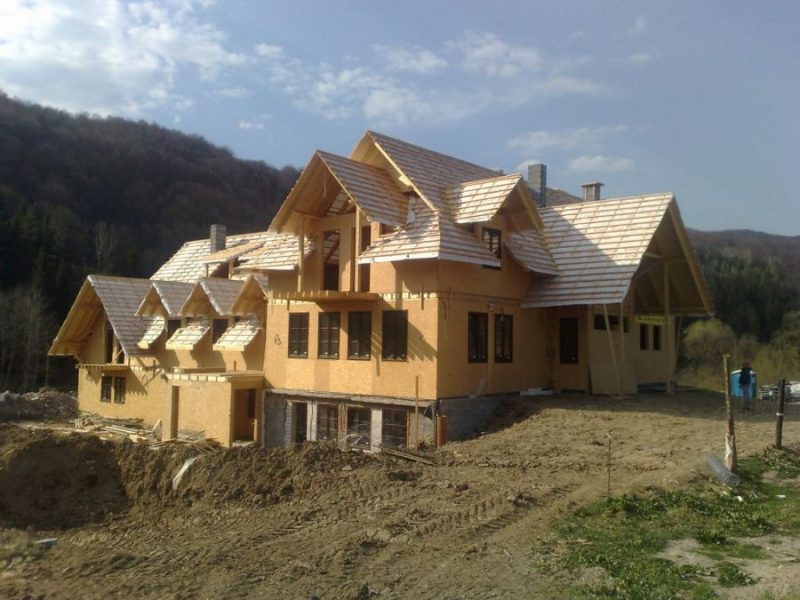 WOODEN HOUSES WITH FRAME CONSTRUCTION 
