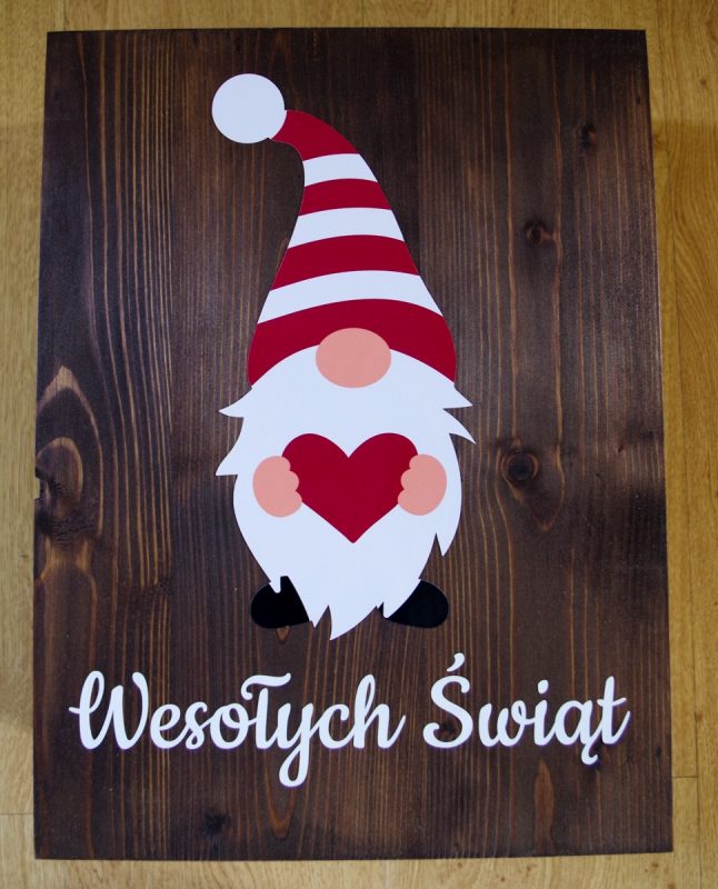 WOODEN HOLIDAY DECORATIONS