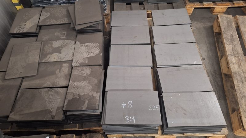 STEEL SHEET PLATES IN PIECES 