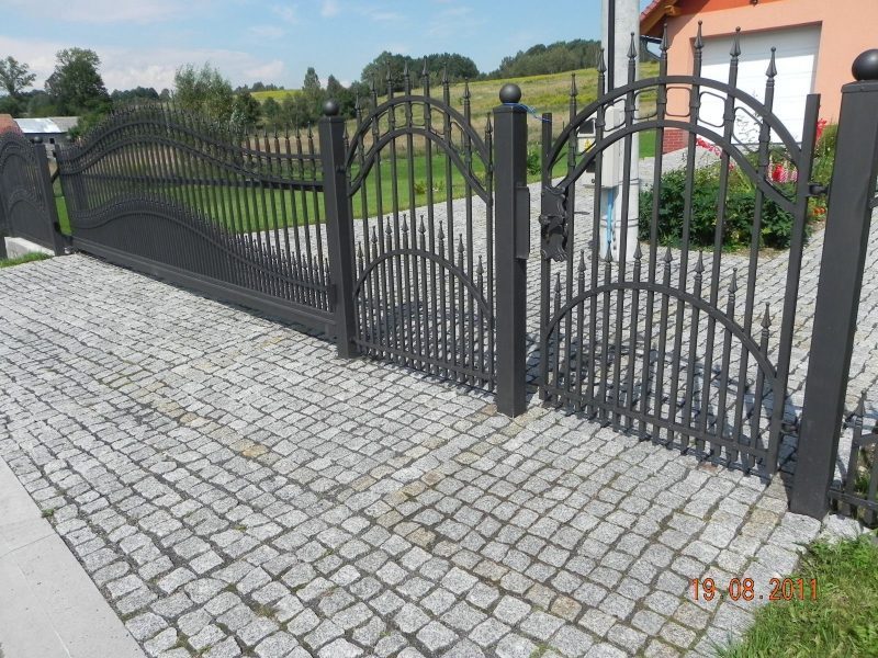 FORGED METAL RAILINGS - SMITHERY OF ART