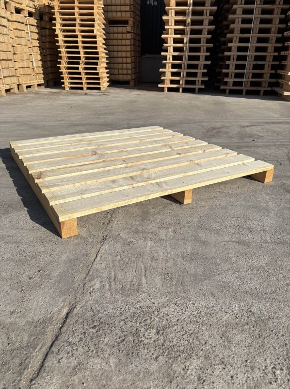 INDUSTRIAL WOODEN PALLETS