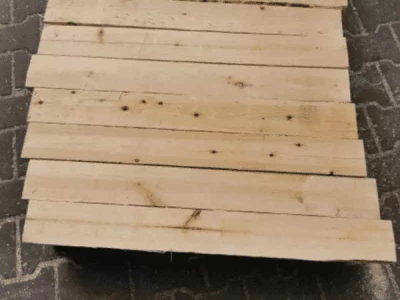 CHIPPED PINE FRAMES 