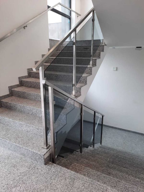 STAINLESS STEEL BALUSTRADES WITH GLASS FILLER 