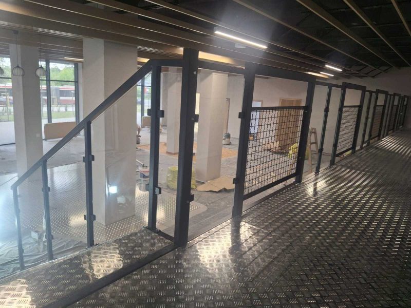 LOW OVERALL DIMENSIONS STEEL STRUCTURES 