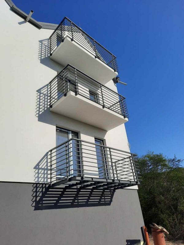 METAL BALCONY RAILINGS 