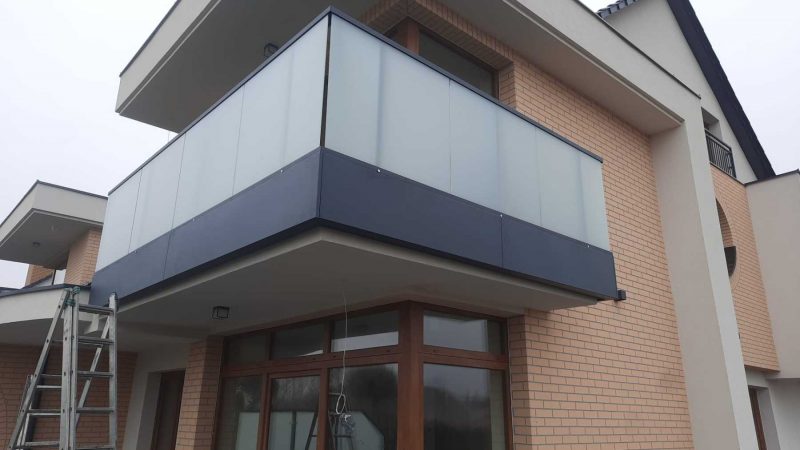 MODERN-STYLE BALCONY BALUSTRADES 