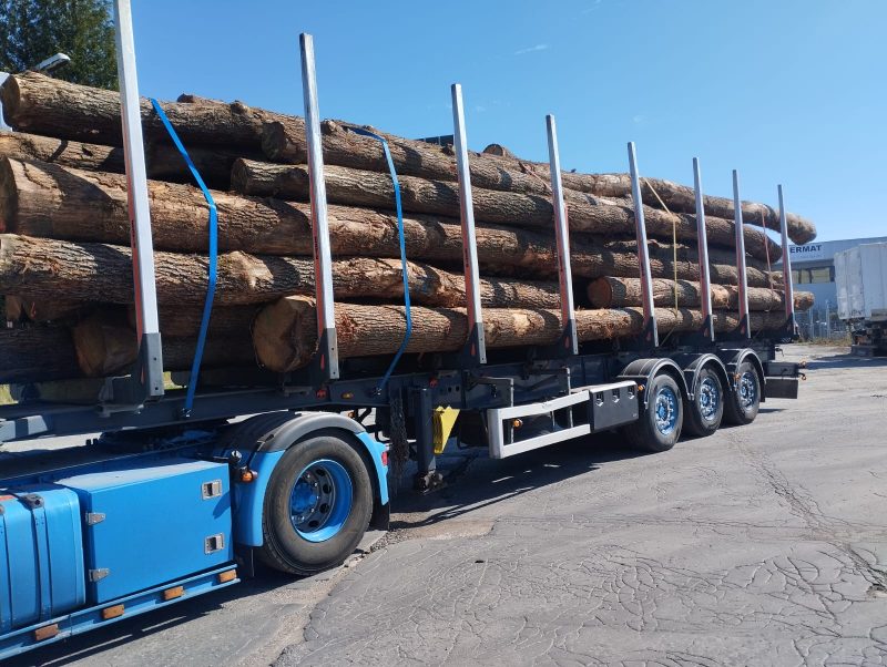 ROUND OAK WOOD WITH BARK 