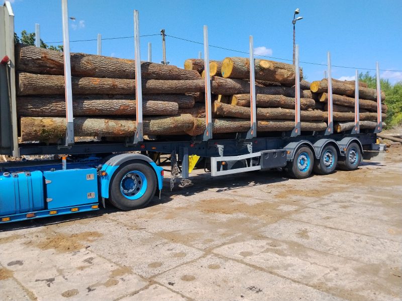 image ROUND OAK WOOD WITH BARK  EUROEXPO-NET