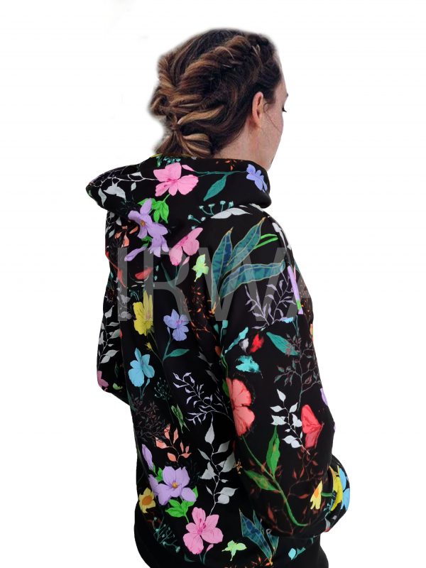 We produce printed knitted fabrics and fabrics for sweatshirts, trousers, dresses, T-shirts made of cotton or cotton with elastane