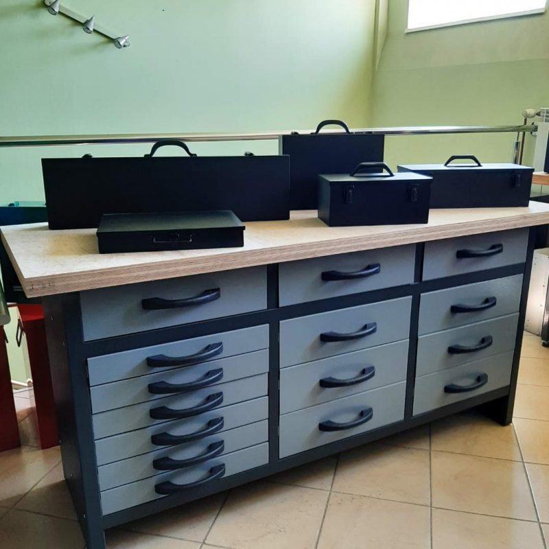 PRODUCTION OF CASSETTES, TRACKS AND METAL WORKSHOP FURNITURE