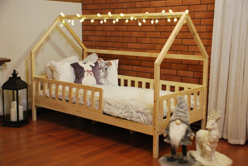 WOODEN COTS