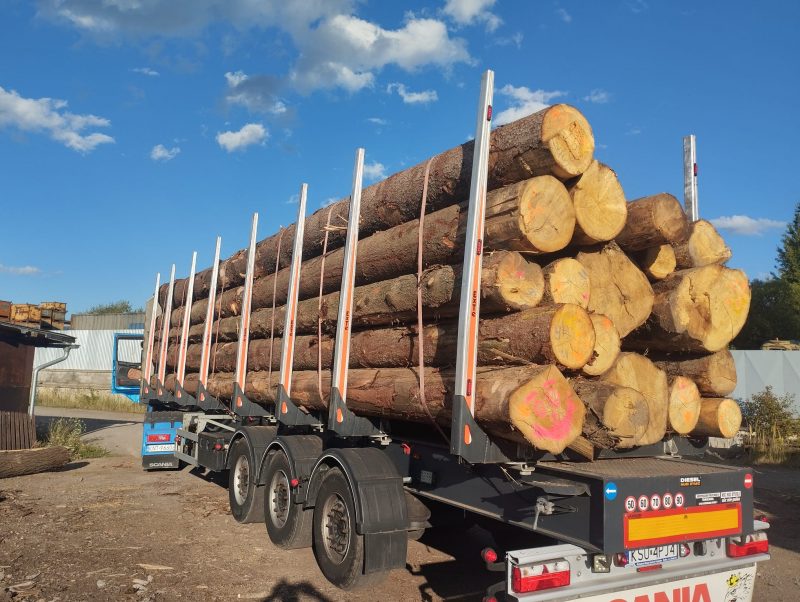 ROUND SPRUCEWOOD WITH BARK