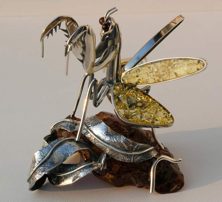 SILVER AND AMBER MANTISES 